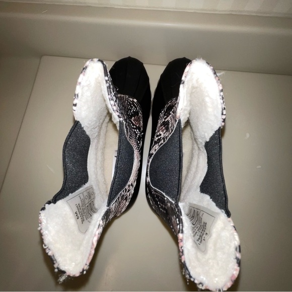 Outwoods Taupe And Black Snake Print Fleece Lined Duck Boots Rain Snow Boots - Picture 5 of 16